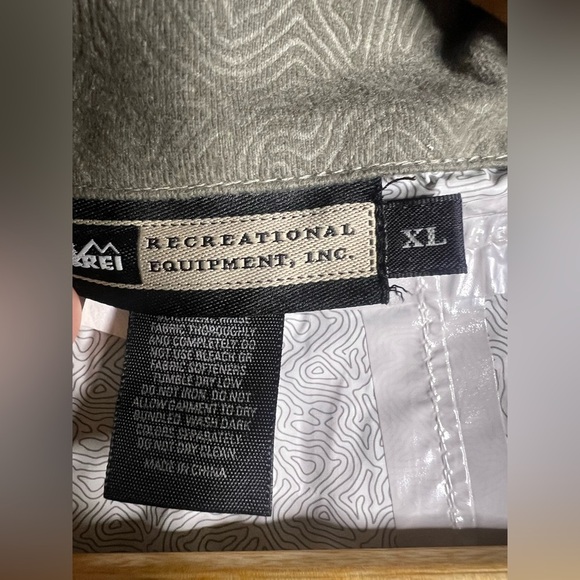 REI Recreational Equipment Women’s Rain Jacket in Yellow/Green.  Size XL - Picture 11 of 12